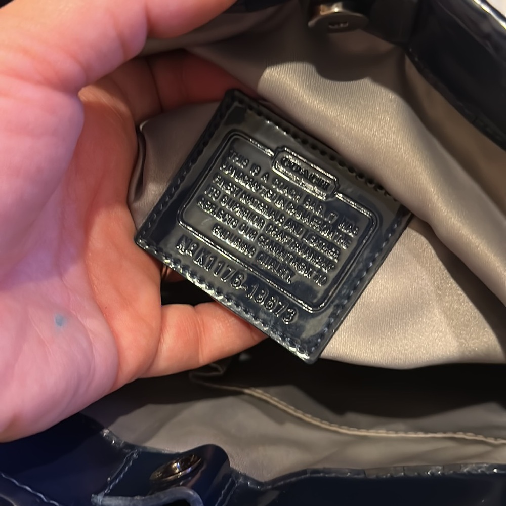 Coach poppy liquid glass navy two way - Picture 8 of 17